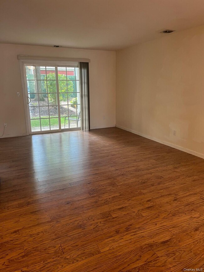 Building Photo - 1113 Savoy Dr