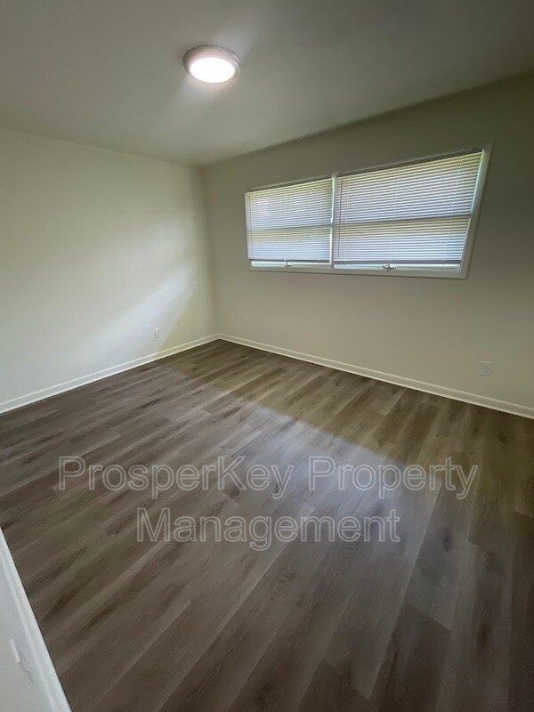 Building Photo - 3026 Avondale Rd