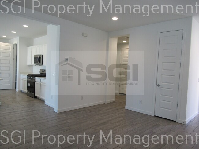 Building Photo - 1622 W la Mirada Dr