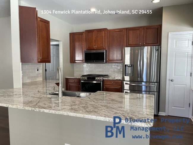 Building Photo - 3 Bedroom, 3 Full Bathrooms, 2,160 Sq Ft