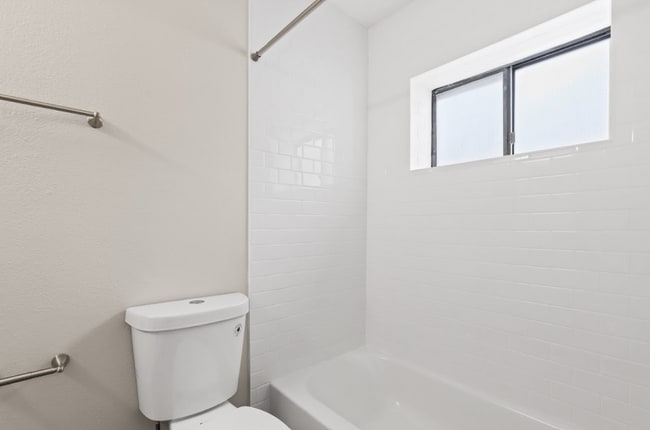 Building Photo - 3075 Broadway St