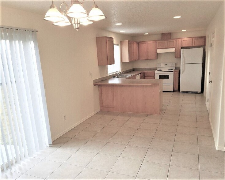 Kitchen - 440B Laguna Dr
