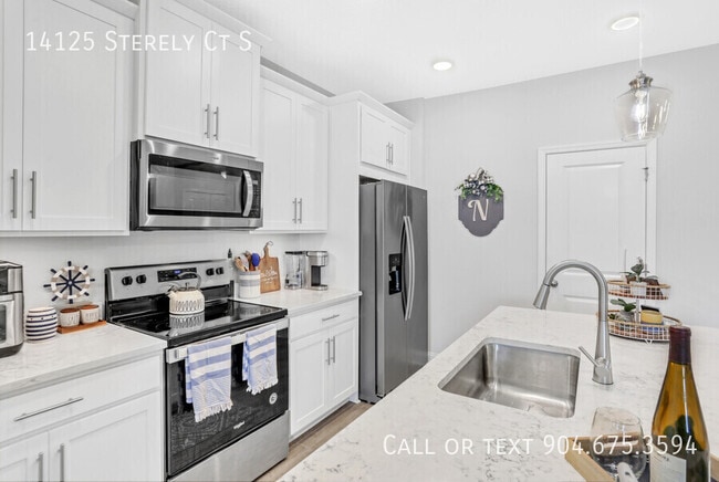 Building Photo - 14125 Sterely Ct S