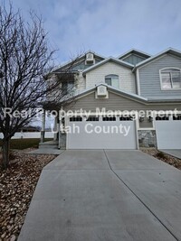 Building Photo - Orem Townhome Central to City Center