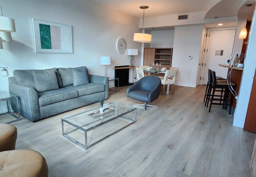 Building Photo - 1395 Brickell Bay Dr