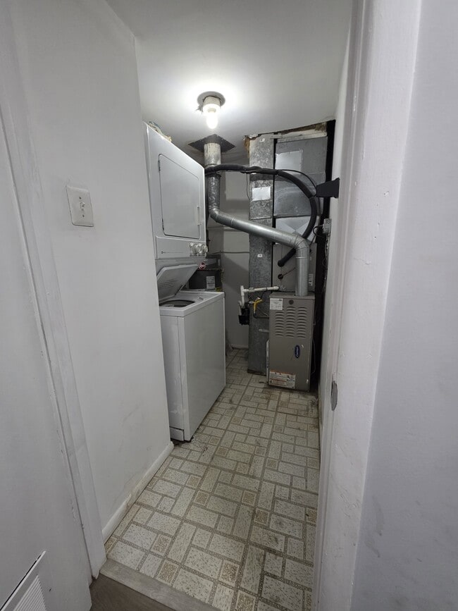 Building Photo - 122 Chelsea Cir