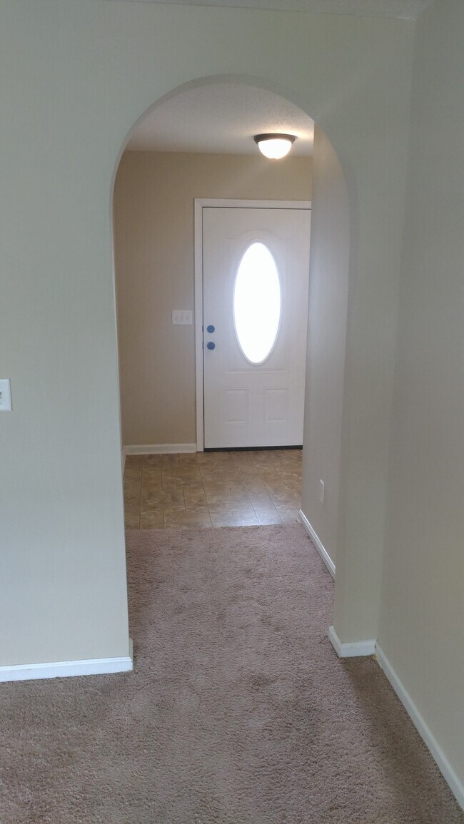 Building Photo - 16210 Stone Ridge Pkwy