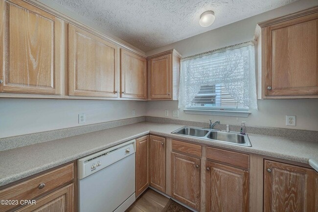 Building Photo - 2 bedroom home in Palm Cove Community