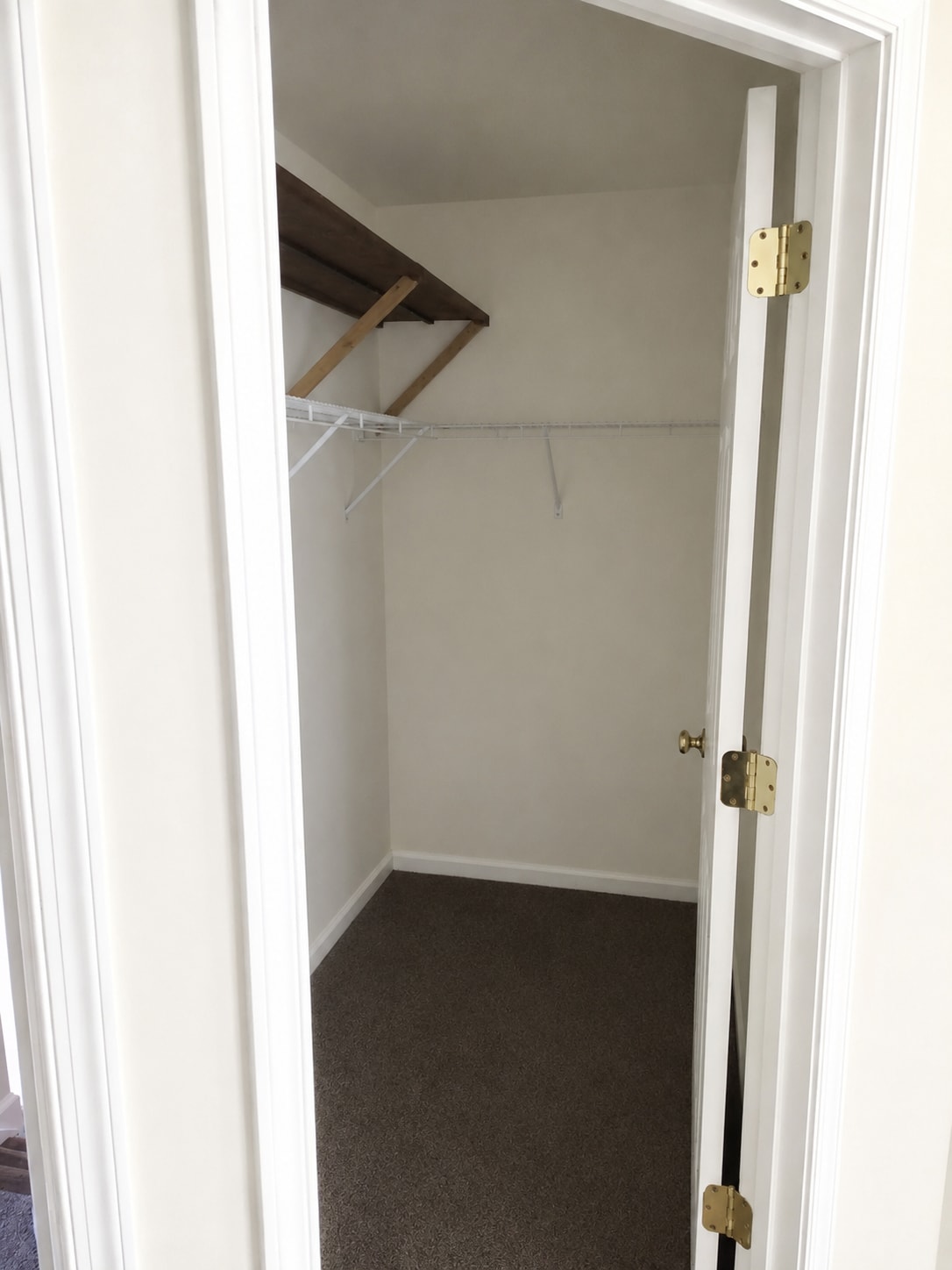 Main bedroom walk-in closet - 109 Coral Reef Ct