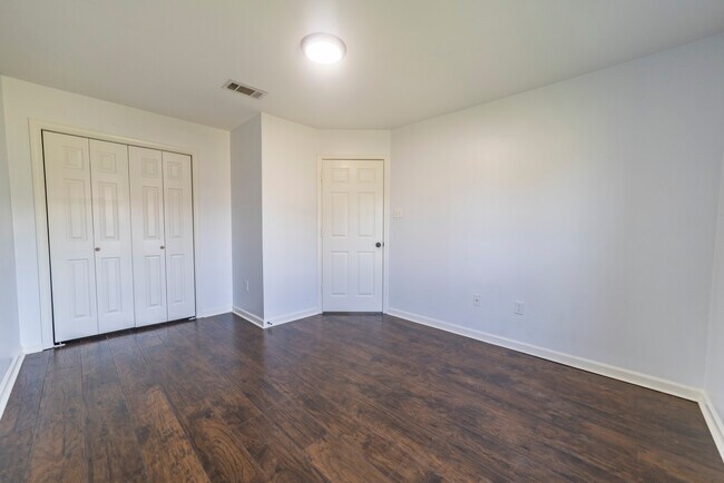 Building Photo - 35576 Melrose Ave