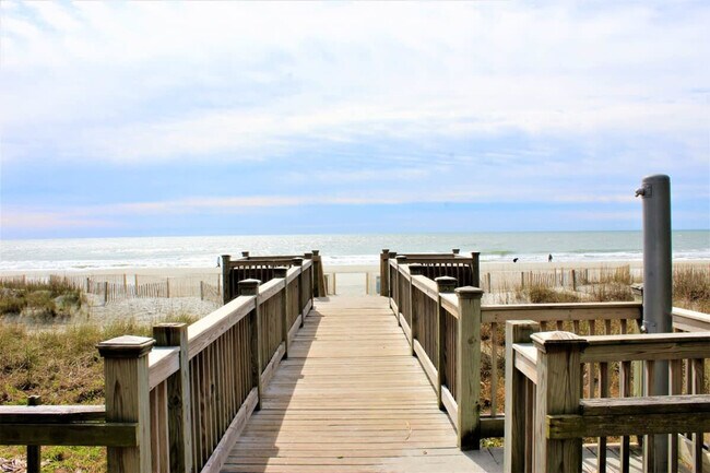 Building Photo - 414 28th Ave N