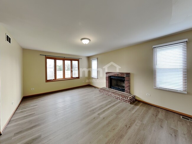 Building Photo - 204 Brink Dr