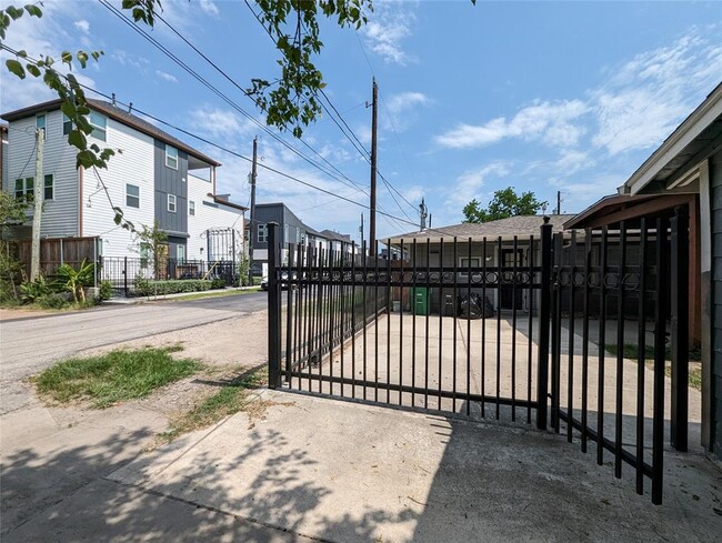 Building Photo - 4604 Gunter St