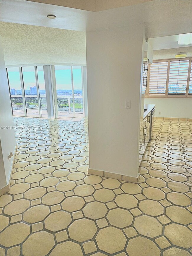 Building Photo - 20185 E Country Club Dr