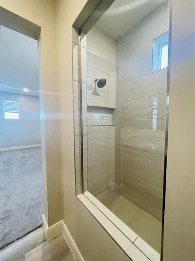 Building Photo - Desert Color Townhome!