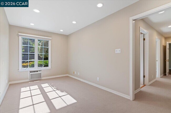 Building Photo - 539 Dalewood Dr