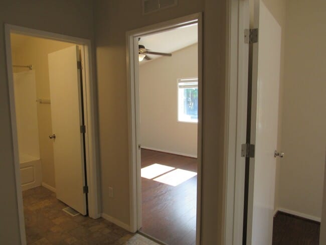 Building Photo - 14750 Cardoza Ct