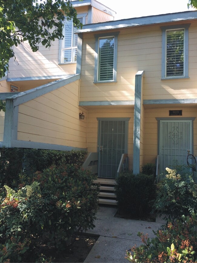 Building Photo - 9927 Independence Ave