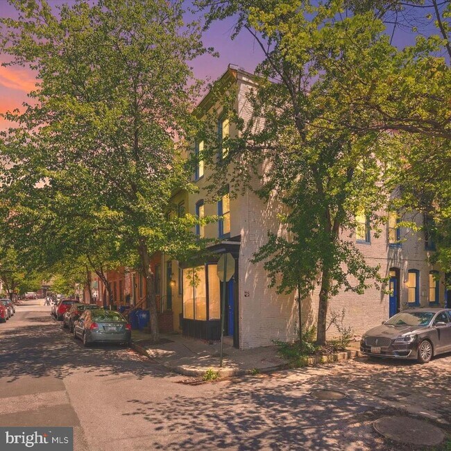 Building Photo - 211 Penn St