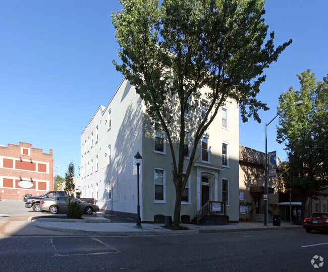 Primary Photo - 60 E Washington St