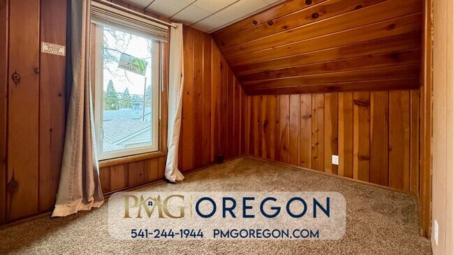 Building Photo - 711 SW I St