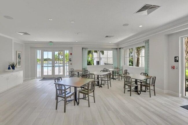 Building Photo - 1067 Rio Ct