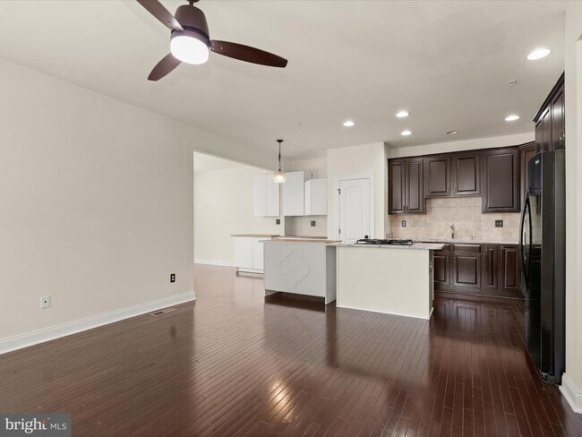 Building Photo - 7761 Crystal Brook Way