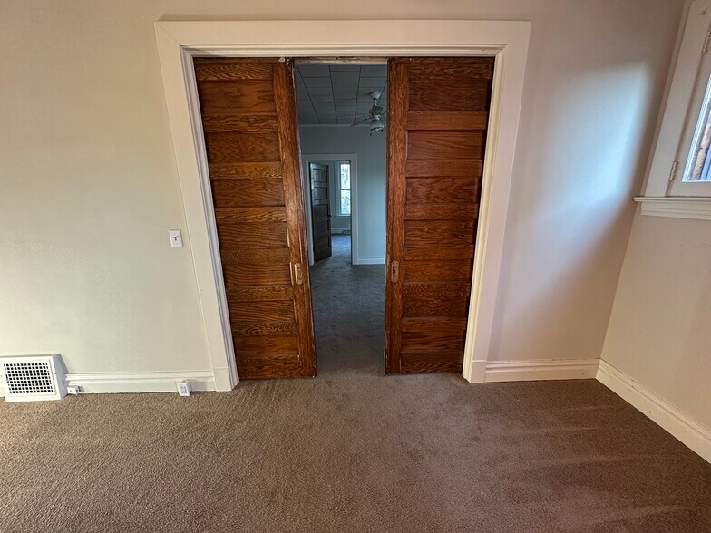 Building Photo - 151 Elm St