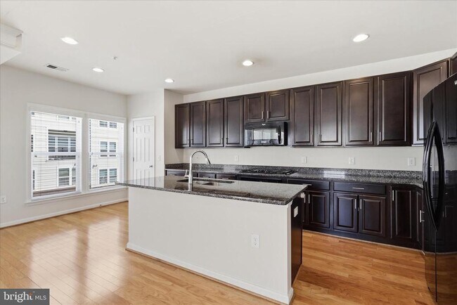 Building Photo - 2932 Finsbury Pl