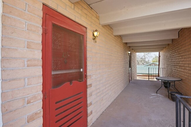 Building Photo - 500 NE 15th St