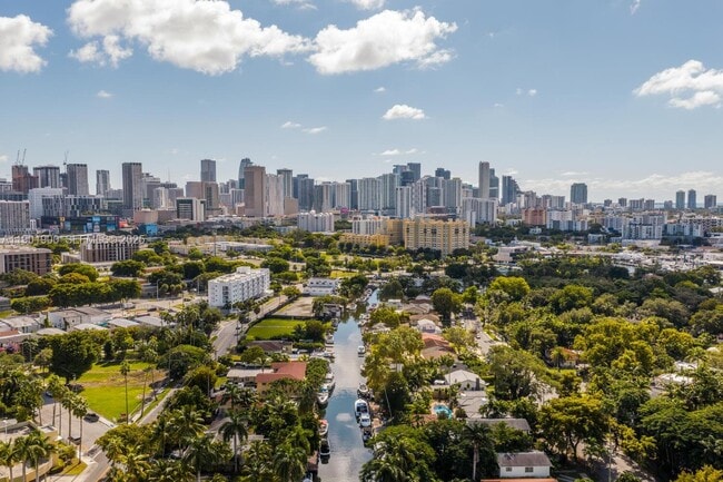 Building Photo - 901 NW 7th Street Rd