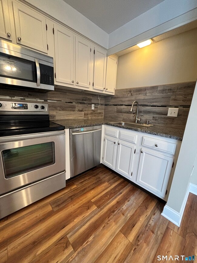 Building Photo - 100-112 N Turnpike Rd