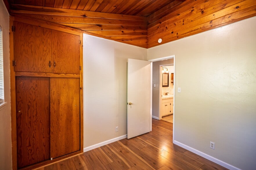 Building Photo - 951 Shaws Flat Rd