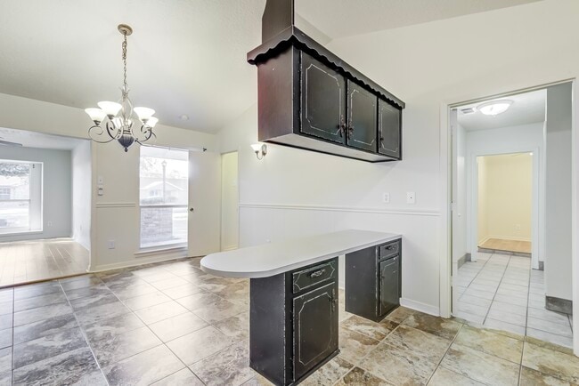 Building Photo - 3811 Bennett Dr