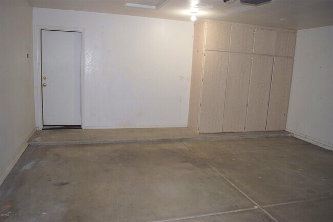 Building Photo - 13323 E Butler St