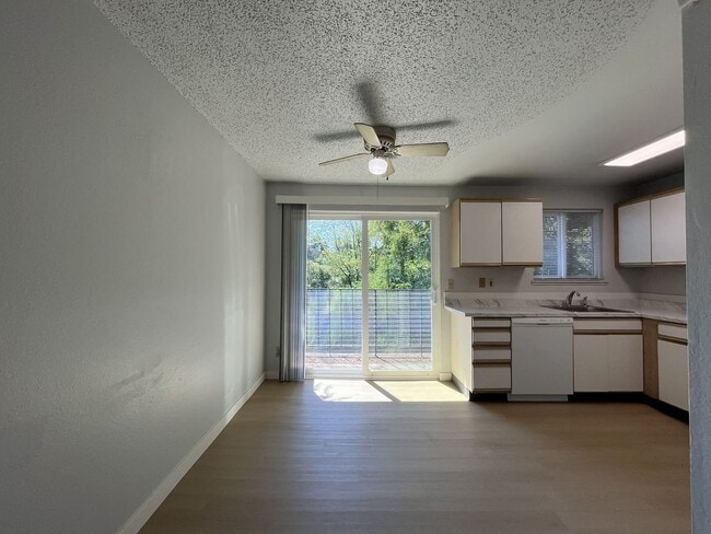 Building Photo - 8332 SW 21st Ave