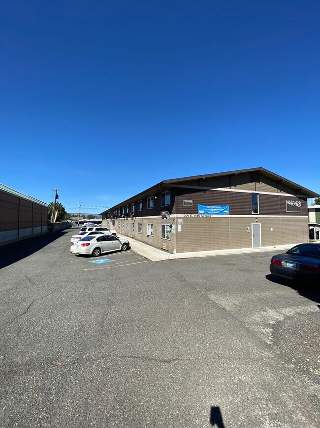 Building Photo - Attention Ellensburg: The Perfect Apartment Just Entered the Chat