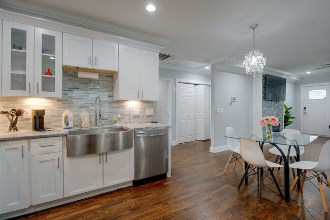Building Photo - 1055 Peeples St SW
