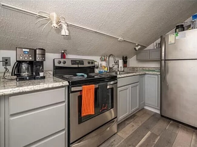 Building Photo - 3469 Bessie St