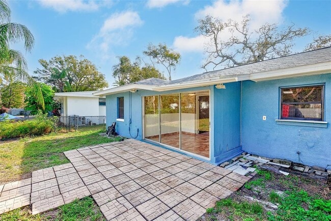 Building Photo - 1668 Cleveland St