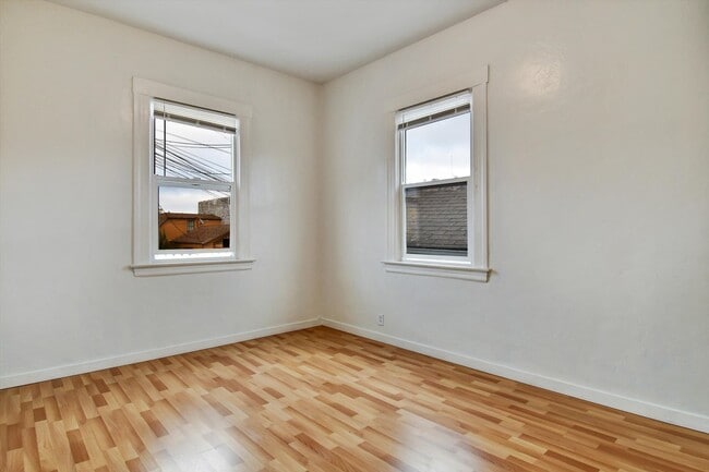 Building Photo - Three Bedroom House in Visitacion Valley