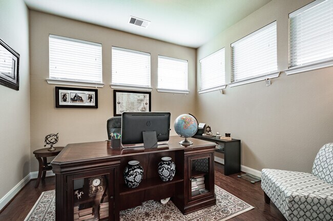 Building Photo - 20050 Mitchell Cove Dr