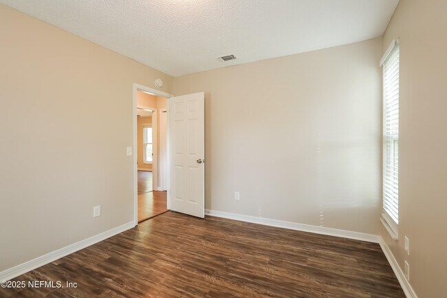 Building Photo - 2158 Center Way