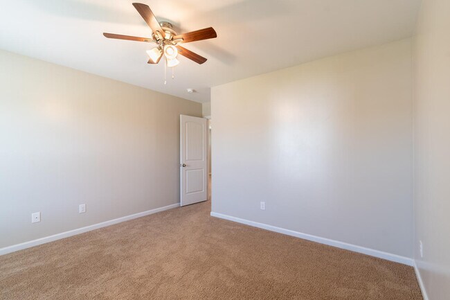 Building Photo - 3733 Moseley Dr