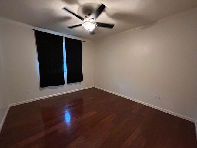 Building Photo - Nice condo located in Balboa Park. Water/Sewer/Garbage included