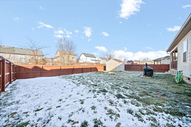 Building Photo - Nice Home in Peach Tree Subdivision Waiting for you to Call home TODAY