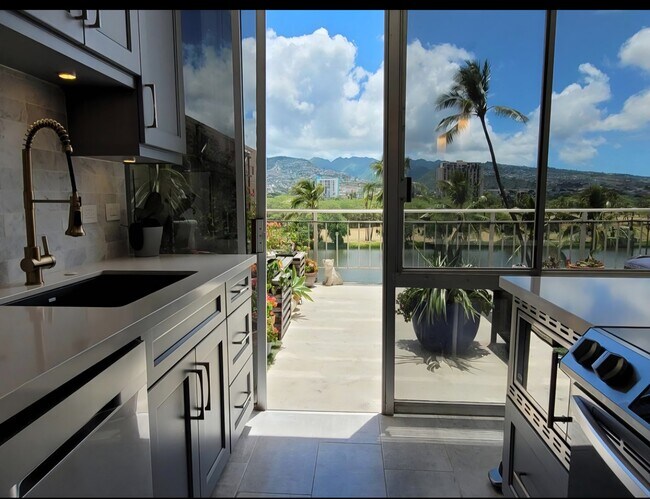 Building Photo - 2415 Ala Wai Blvd