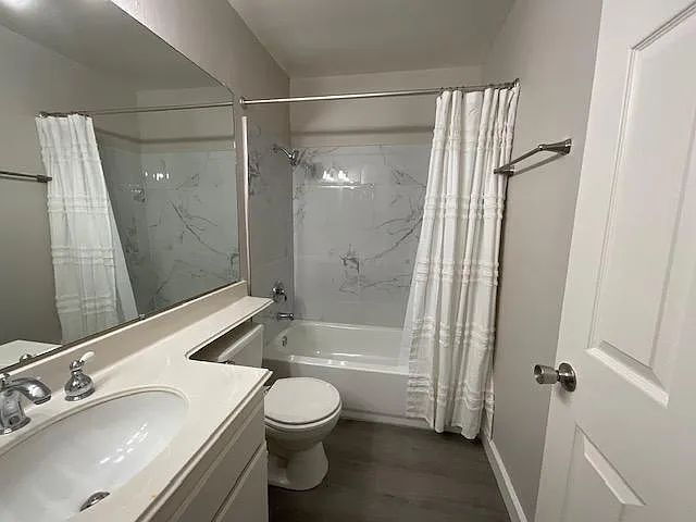 Building Photo - Updated Canyon Country Condo in Gated Community