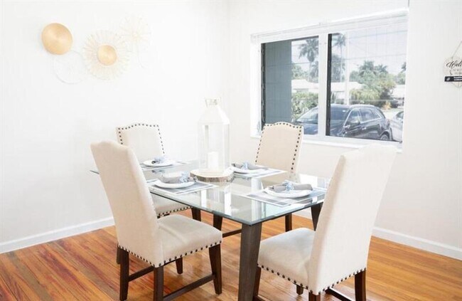 Building Photo - 1128 N 16th Ave