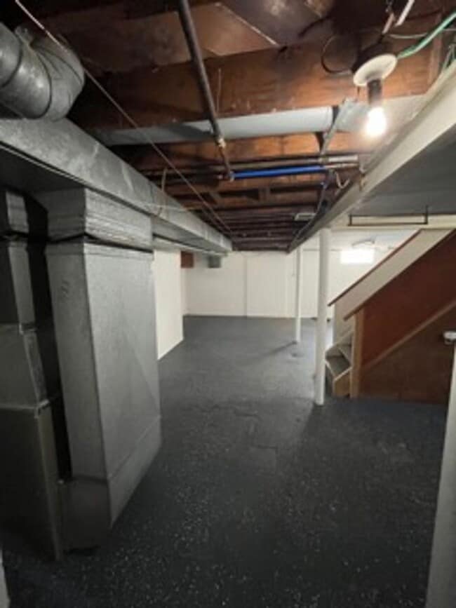 Building Photo - Beautifully maintained 3 bed - 1.5 Bath in Lincoln Park!